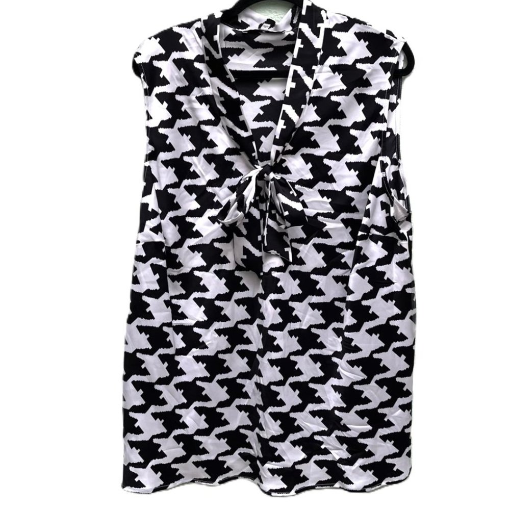 Kasper  Black and White Cowl Neck with tie  Classy Sleeveless Blouse NWT sz 3X